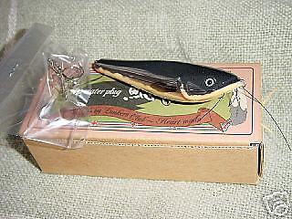 Lunkers Club 1999 1/2oz Redtail Catfish Lure Japan on PopScreen